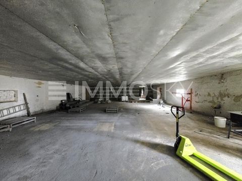 Dieses großzügige Grundstück mit Altbestand bietet vielseitige Nutzungsmöglichkeiten und ist vollständig erschlossen. Grundstücksdetails: Die weitläufige Fläche bietet reichlich Platz für individuelle Gestaltungsmöglichkeiten. Der Altbestand besteht ...