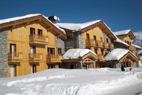 Lo chalet-residenza di lusso, in stile costruito in stile savoiard, ottimo situato a 300 metri dal centro del paese di La Rosière.