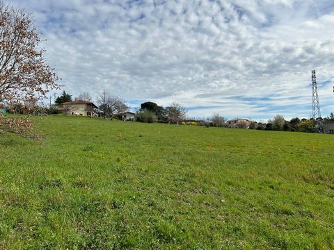 Terrain constructible sur les hauteurs de Burlats