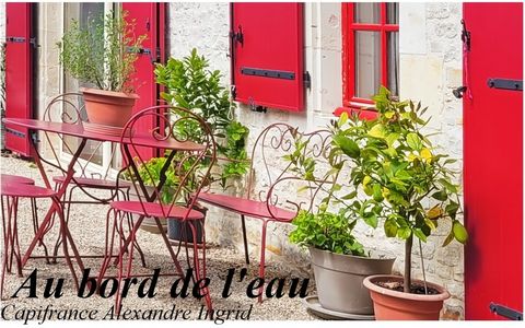 Longére en pierre au bord de l'eau, 4 chambres à vendre USSEAU (79)