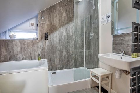 This delightful ground-floor apartment is located in the heart of Beaumaris, providing an ideal retreat for up to six adults and one child (on a day bed, linen not provided). The apartment features an open-plan living space with high-quality furnishi...