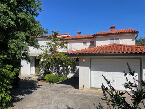 ID CODE: ... Davorin Grlj Prodajni predstavnik Mob: ... Tel: ... E-mail: ... remax-centarnekretnina.com Features: - Balcony - Parking - Garage