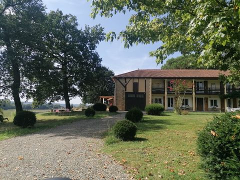 MIELAN 6 minutes: PROPRIETE de CHARME XVIIIs avec VUE, 5 chambres, garage, 1hectare, piscine, rénovation de qualité pour famille ou /et chambres d hôtes
