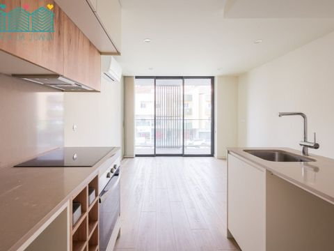 Apartamento de tipologia T1, situado ao nível do 2º andar, caracterizado pela sua elegância e simplicidade, aliado a uma localização de excelência por se encontrar próximo a todos os principais serviços e comodidades. Este amoroso apartamento é distr...