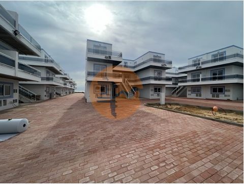 Apartamento T1+3 Duplex com parquemaneto e Acesso Direto à Praia - Manta Rota Apresentamos este fantástico apartamento T0+1, inserido num condomínio privado moderno e exclusivo, localizado a apenas 300 metros da deslumbrante Praia da Lota, em Manta R...