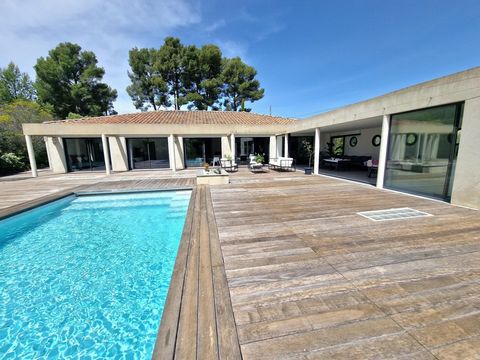 Le Beausset – Villa contemporaine de prestige au cœur de la Provence à 15 minutes de Bandol, au sein d’un environnement naturel préservé, découvrez une propriété d’exception où élégance, confort et art de vivre se conjuguent parfai...