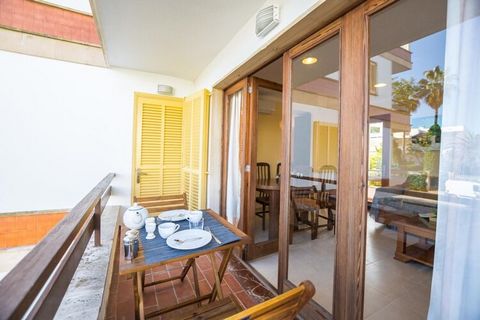 Cozy recently renovated apartment located just 100 meters from the wonderful white sandy beaches of the Bay of Alcúdia. This apartment, with a cheerful decoration and a functional style, is perfect for families or small groups of friends looking for ...
