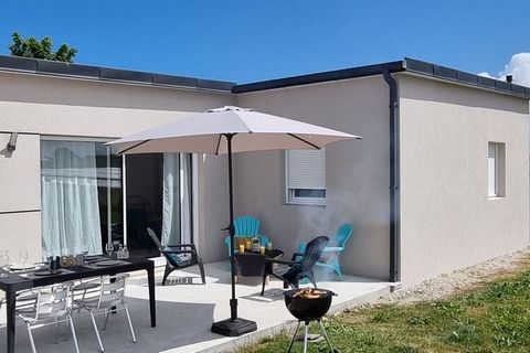 Single storey, comfortable holiday home built in 2021, very quiet, located at the end of a cul-de-sac. Tasteful, modern furnishings in light-flooded rooms. The coast with many small bays can be reached in a few minutes. An ideal location for your Bri...