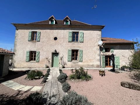 EXCLUSIVE TO BEAUX VILLAGES! Beautiful renovated manor house – perfect as a spacious family home, chambre d’hôte or, as the current owners do, let the property as a holiday home in return for excellent rental incomes. Situated in a popular village wi...