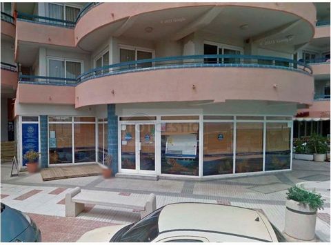 Commercial premises of 140 m² 50 meters from the beach. Strategically located, with great visibility and circulation of visitors. Spacious and versatile, with attractive façade and large windows that provide natural light and partial sea view. Open s...