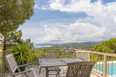 This beautiful villa of 250 m² located at the end of a cul-de-sac offers a breathtaking panoramic sea view. It is located on a plot of 945 m². On the first floor you will find three bedrooms and two bathrooms are also located on this floor. The groun...