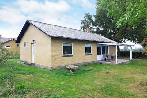 Cottage located in rural surroundings by Snøde with nice views over fields. In the backyard of the house you will find a natural garden where you can find nooks with shelter and enjoy the wildlife. The cottage has a combined living / dining room with...