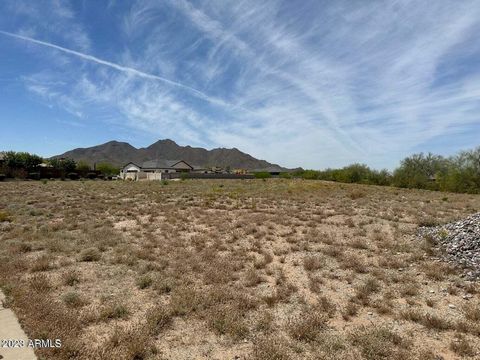 Welcome to Santo Vallarta, a secluded community with majestic mountain views and calm quiet nights to enjoy the stars. Located in the east valley, the gated community of Santo Vallarta has only 57 expansive lots with a natural high desert theme offer...