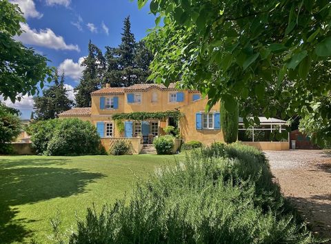 Designed by the renowned architect Jean Luc Massot, come and discover this splendid property built to the highest standard in St Cannat, around 15km west of the historical city of Aix en Provence. With its unrivalled volumes and details, this very pr...