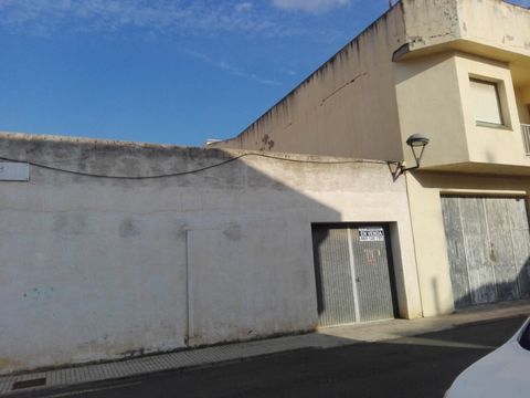 Garage in Mora la Nova CENTRO area 80 m located on a building plot of surface 208 m totally fenced of work