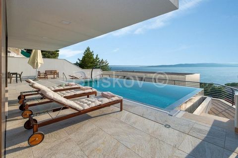 Baška Voda, two modern villas with sea view near the beach, newly constructed. Two contemporary designed modern villas with a net usable area of 446.70 m2 and 443.75 m2, located 130 m from the beautiful beach in a quiet part of Baška Voda, 600m from ...