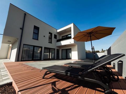 Modern semi-detached villa with swimming pool near the sea in Pomer, Medulin area! Total area is 198 sq.m. Land plot is 419 sq.m. Villa is newly built in 2023-2024. The residence spans two floors. The ground floor comprises an entrance hall, a bedroo...