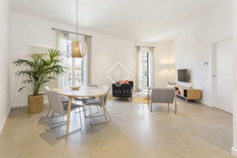 Short term contract (11 months). Furnished apartment located on Calle Casp, close to the exclusive Paseo de Gracia in Barcelona's sought-after Eixample Right. The apartment has been renovated to a high-standard with quality, modern finishes throughou...