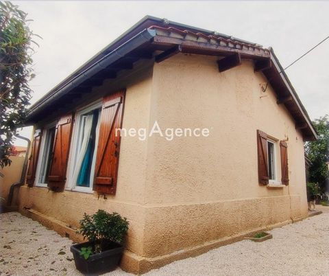 Charming single-storey house ideally located near the SNCF train station (10-minute walk), offering quick access to Paris Saint-Lazare in just 40 minutes. Soon to be connected to the Mantes junction of the RER E, with the A13 freeway just 5 minutes a...