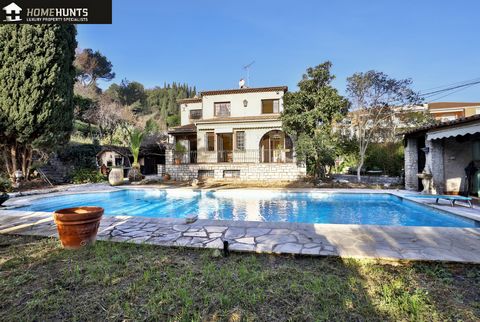 Large family Provencal style villa in private grounds. Cagnes sur mer - Val Fleuri the property offers great potential, it will need works to modernise the living spaces. Mature fully fenced grounds of 4031 m2 decorated with terraces, swimming pool, ...