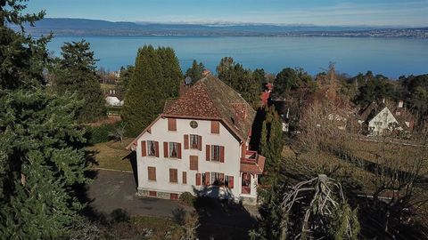 In the very popular residential area, from the heights of Evian, in the heart of the very sought-after Mateirons district, close to the big hotels, magnificent manor house from the beginning of the 20th century, called 