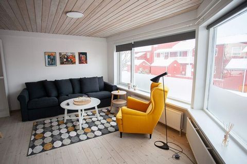 Schöne Wohnung in Tórshavn mit einem kombiniertem Küchen- und Wohnbereich, einem Schlafzimmer, einem Badezimmer und einem sonnigen Gartengrundstück. Sie wohnen hier in einem Wohnviertel mit Bäcker und Bushaltestelle der kostenlosen Stadtbusse in nur ...