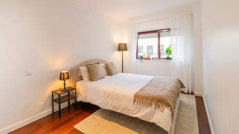 This charming apartment, located in Matosinhos, next to the beach and surrounded by a vibrant selection of restaurants and shops, offers a unique opportunity to live in the heart of one of the most coveted areas of the city. With expenses already inc...