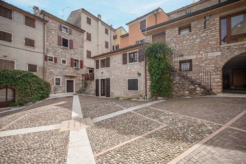 Crossing a magnificent stone façade, you will be welcomed by a pretty little square overlooking the wonderful Lake Garda, where the two cottages that we present to you with joy are located. The sun-kissed stone walls catch the eye when you are not en...