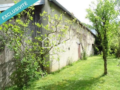 Située à Perrigny-sur-l'Ognon (21270), cette maison à restaurer offre un cadre charmant et paisible. La commune séduit par son atmosphère conviviale et sa proximité avec la nature, offrant ainsi un cadre de vie idéal pour les amoureux de la tranquill...