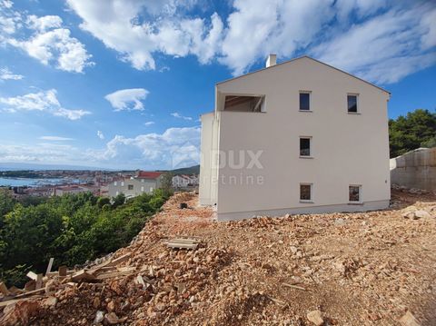 Location: Primorsko-goranska županija, Cres, Cres. Cres - Three-room apartment with living room This beautiful apartment on the island of Cres is located in a building under construction about 300 meters from the sea. The apartment has three bedrooms...