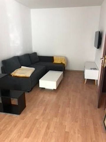 Beautiful small furnished apartment with terrace in a quiet side street not far from Ku'damm. We find an open kitchen with dining area, adjoining the spacious living room with sofa bed, TV, and the work area with desk. A large built-in wardrobe in th...