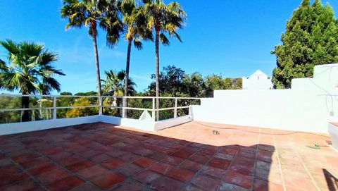 In La Reserva de Marbella, newly renovated penthouse available. It is a penthouse with 2 large bedrooms, a recently renovated bathroom, open plan kitchen, fireplace and terrace. South orientation. It also has private access to the large terrace with ...