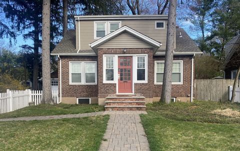 Welcome to this Beautiful Renovated 3 Bedroom and 1 and 1/2 Bath Colonial. Enter the sun-lit Living Room which opens to the Dining Room. Beautiful Modern-Eat-In-Kitchen with quartz countertops, stainless appliances and island. Office and Powder Room ...