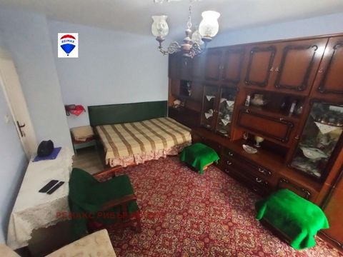 The RE/MAX team presents to your attention a classic one-bedroom apartment in Charodeyka Yug district. The property is located on the third floor, medium, with a net area of 68 square meters and is distributed as follows: - long entrance hall; - livi...