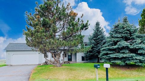 Beautiful 4 bedroom 3 bath split-level home located in Bozeman, MT. Whether you are looking for your next home or an investment property, this is a must see!This 4 bedroom 3 bath split-level, with attached 2 car garage, is situated on nearly half an ...