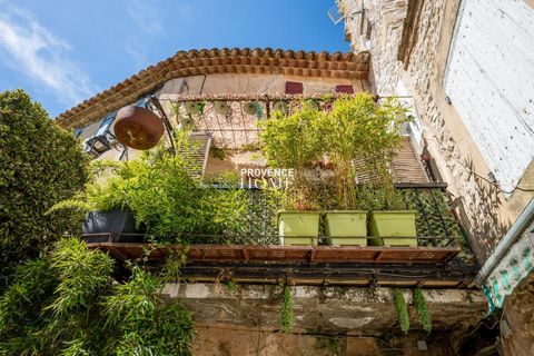 Provence Home, the real estate agency of Luberon, is offering for sale, in the heart of the village of Joucas, an 18th-century house of approximately 126sqm spread over 4 levels and 2 beautiful stone cellars accessible from the outside. SURROUNDINGS ...