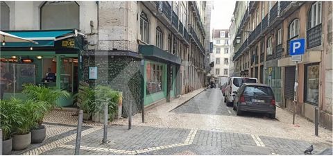 Located in Rua dos Douradores , Great Location in Downtown Lisbon . Comprising a main room with 120 m2, and an interior patio with 20.9 m2,   storage and bathroom. Completely renovated. Large storefront in a characteristic building of the city. Great...