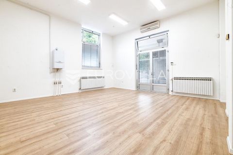 Zagreb, Trešnjevka north, office space 75 m2 on the ground floor of a residential and commercial building. It consists of two spacious work rooms, men's and women's sanitary facilities and a furnished kitchenette. Completely renovated in 2024. Ideal ...