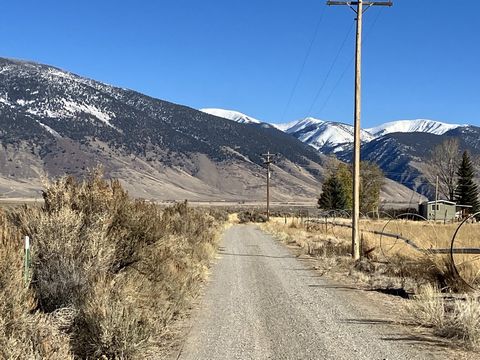 This property is located in the historic and incredibly scenic Pahsimeroi Valley. Nice single wide trailer set on a basement make this 40 acre property move in ready. Elk and deer frequent the wheel line piece which is irrigated by a well-maintained ...