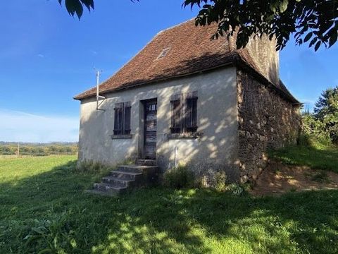 Maxime MINOLA offers you this small stone house to renovate located in a quiet location. This 60m² single-storey farmhouse consists of a room with its cantou, as well as 2 bedrooms, convertible attic, and a cellar in the basement. The structural work...
