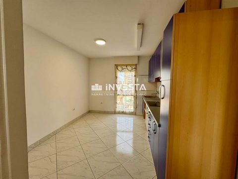 A spacious apartment with a beautiful view of 69 m2 is for sale in one of the most desirable locations in the city. It is located on the fourth floor of a well-maintained residential building with an elevator.   It consists of an entrance hall, bathr...