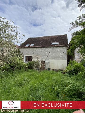 En un pueblo vitivinícola con la denominación Chablis y probablemente dispuesto en una antigua bodega, casa situada al final de un patio común, que consta en la planta baja de una sala de estar con cocina americana, baño y aseo, y una habitación para...