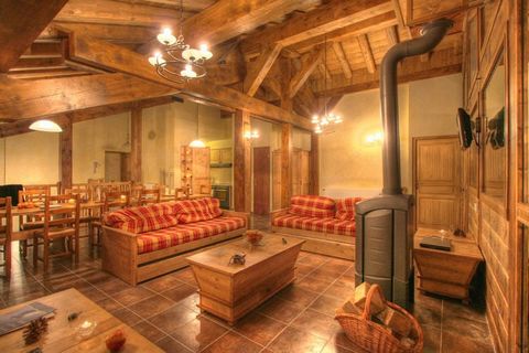 Résidence Les Balcons de Val Thorens is a stylish résidence with spacious, comfortably furnished apartments. Six larger, connected chalets house tens of apartments of different sizes. The whole building is built with a lot of wood, stone and good mat...