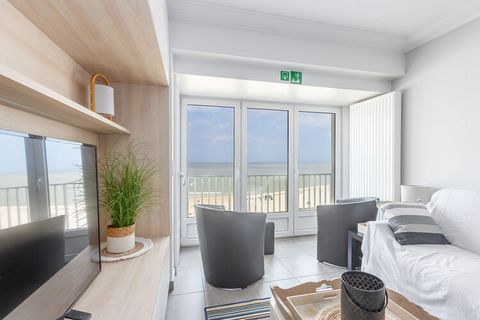 Studio located on the 3rd floor and equipped with a sofa bed (sleeps 2) and a bunk bed (sleeps 2).  There is also a cosy living room, which has full-width wall-to-wall windows, opening onto the sun-facing terrace, which offers a wonderful sea view.  ...