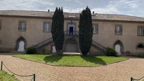 A beautiful village on the Canal du Midi with all shops and restaurants, at about 45 minutes from the coast, at 20 minutes from Carcassonne and the motorway. A beautiful apartment set around a courtyard of an 18th century winecave, developed into 27 ...