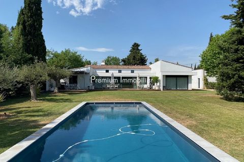 Luxury holiday villa rental in Aix en Provence. Beautiful house located 10 minutes from the city center of Aix en Provence in a quiet environment. Modern and comfortable interior with refreshing floors, 4 beautiful suites with shower room or bath. La...