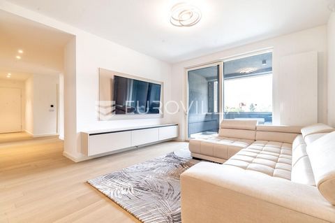 Heinzelova, new building, VMD, exclusive fully equipped three bedroom apartment on the 2nd floor with an elevator, net usable area 117 m2, with 2 parking spaces in the garage 26 m2 (13) and a storage room. First move-in, top-quality furniture and equ...