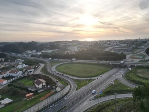 Eine Auswahl von 5 Grundstücken in außergewöhnlicher Lage in der Urbanisation Lagarta in Anta Espinho Diese Grundstücke sind eine einzigartige Investitionsmöglichkeit für Investoren, Entwickler und Privatpersonen. Sie können zusammen oder einzeln ver...