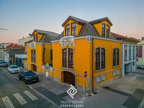 Villa T4 palaciana, de arquitectura portuguesa construída e inspirada nos majestosos palácios brasileiros do século XIX. A Villa Natália foi alvo de uma reabilitação do arquitecto Nuno Lacerda é um exemplo único da passagem dos portugueses pelo Brasi...