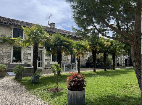 Nestled on the Haut-Poitou wine route, just 20 mins from Poitiers and Futuroscope and 1h30 by train from Paris from Poitiers train station. This charming seventeenth-century farmhouse, formerly an outbuilding of a castle, offers an oasis of calm and ...